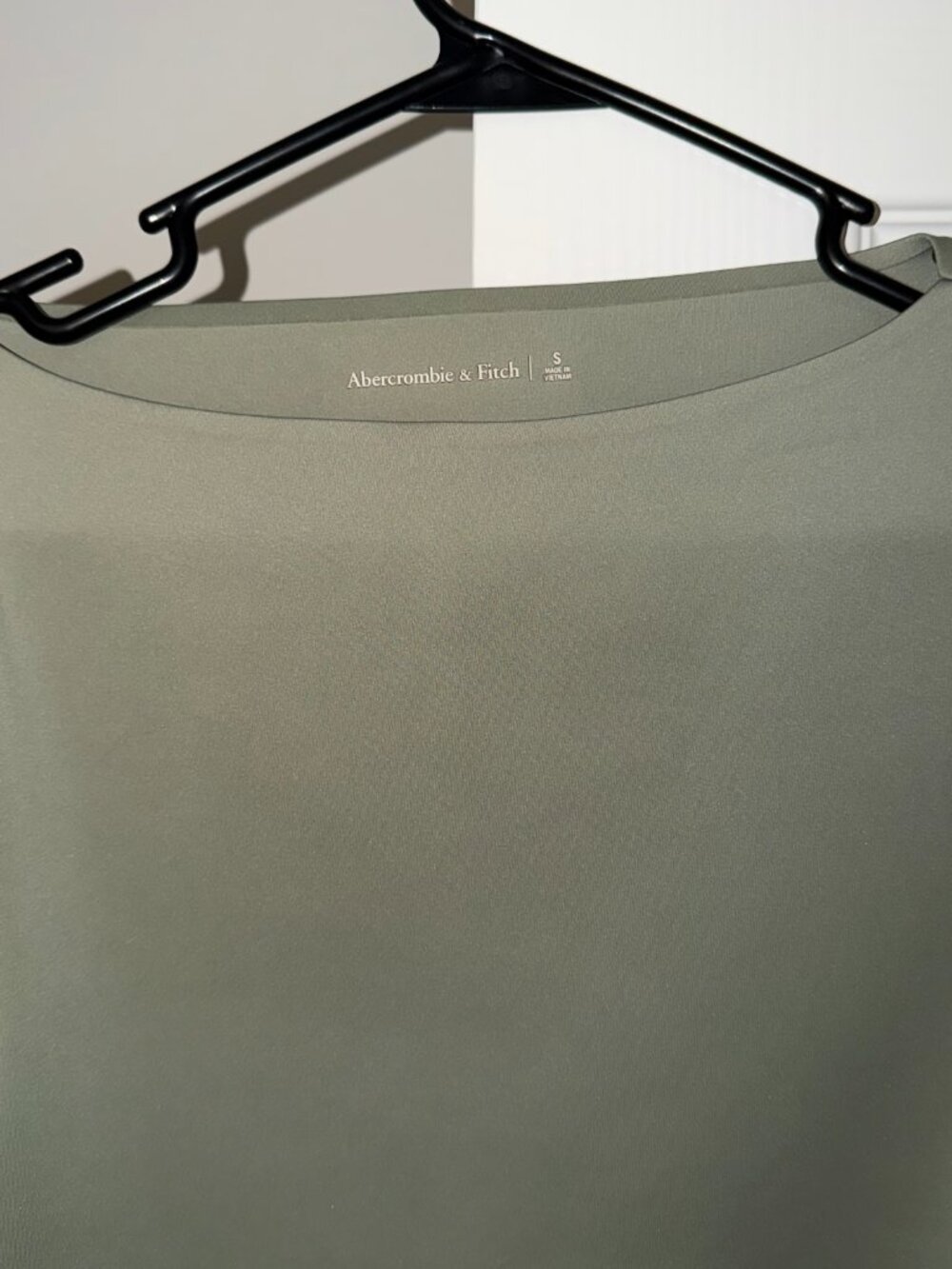 Abercrombie Light Sage Boat Neck Long Sleeve - Picture 5 of 5
